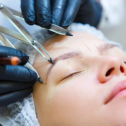 Maquillage permanent sourcils