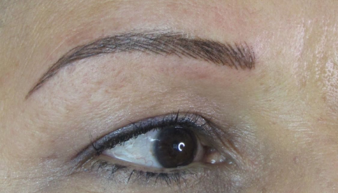 Le maquillage permanent des sourcils — après
